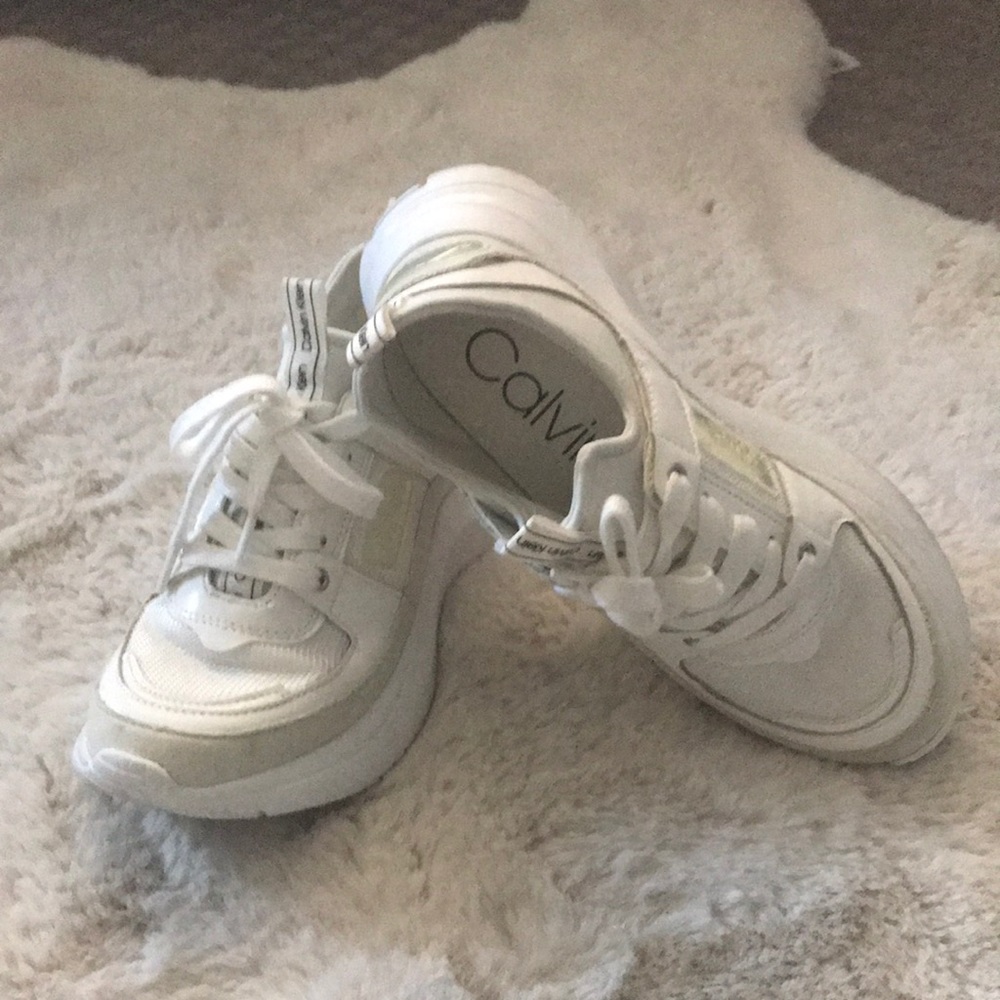 Like new Calvin Klein white tennis shoes❤️